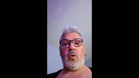 Snapshot of thierrypapineau chatting on 04-21-26, 01:53 thierrypapineau online show from 04-21-26, 01:53