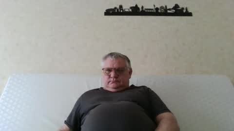 Snapshot of thierrysymp chatting on 02-15-26, 10:36 Thierrysymp online show from 02-15-26, 10:36