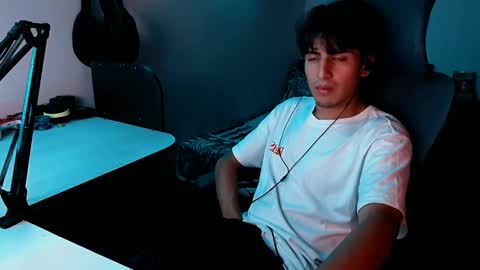 Snapshot of thieves_us chatting on 01-15-25, 04:04 thieves_us online show from 01-15-25, 04:04