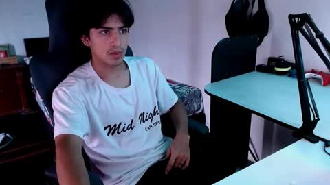 Snapshot of thieves_us chatting on 02-16-25, 07:38 thieves_us online show from 02-16-25, 07:38