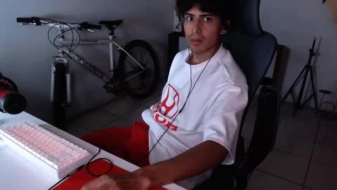 Snapshot of thieves_us chatting on 10-13-25, 06:35 thieves_us online show from 10-13-25, 06:35