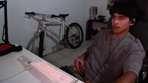 Snapshot of thieves_us chatting on 10-21-25, 05:52 thieves_us online show from 10-21-25, 05:52