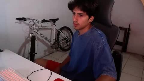 Snapshot of thieves_us chatting on 10-25-25, 10:37 thieves_us online show from 10-25-25, 10:37