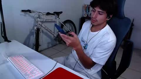 Snapshot of thieves_us chatting on 10-28-25, 03:54 thieves_us online show from 10-28-25, 03:54