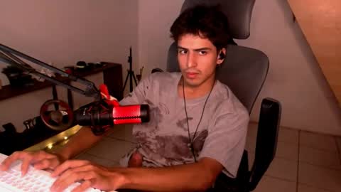 Snapshot of thieves_us chatting on 12-04-25, 05:06 thieves_us online show from 12-04-25, 05:06