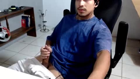 Snapshot of thieves_us chatting on 01-11-26, 01:43 thieves_us online show from 01-11-26, 01:43