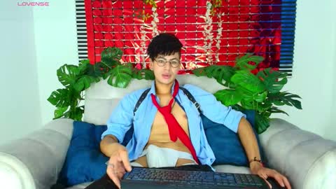 Snapshot of thiiagosaeenz chatting on 02-28-26, 03:13 Thiago Saenzz online show from 02-28-26, 03:13