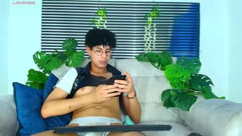 Snapshot of thiiagosaeenz chatting on 03-14-26, 06:02 Thiago Saenzz online show from 03-14-26, 06:02