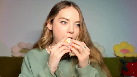 Snapshot of thisisamelia chatting on 12-27-24, 06:20 Amelia shows on mondays fridays and sundays if anything changes im giving updates on my fansly online show from 12-27-24, 06:20