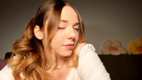 Snapshot of thisisamelia chatting on 02-02-25, 04:00 Amelia shows on mondays fridays and sundays if anything changes im giving updates on my fansly online show from 02-02-25, 04:00