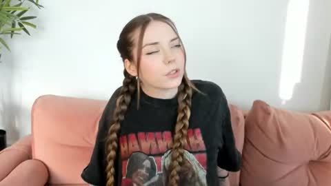 Amelia  shows on mondays fridays and sundays  if anything changes im giving updates on my fansly  online show from 08-01-26, 03:44