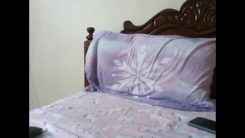 Snapshot of thizwi1523 chatting on 06-06-26, 09:36 thizwi1523 online show from 06-06-26, 09:36