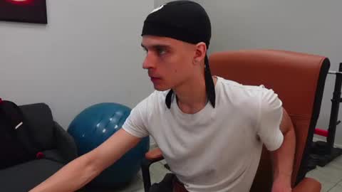 Snapshot of thomas_brons chatting on 06-28-26, 05:35 THOMAS BRONS online show from 06-28-26, 05:35
