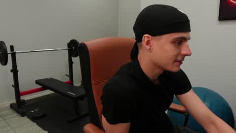 Snapshot of thomas_brons chatting on 07-04-26, 04:40 THOMAS BRONS online show from 07-04-26, 04:40