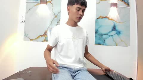 Snapshot of thomas_cooper1 chatting on 03-31-26, 12:05 THOMAS online show from 03-31-26, 12:05