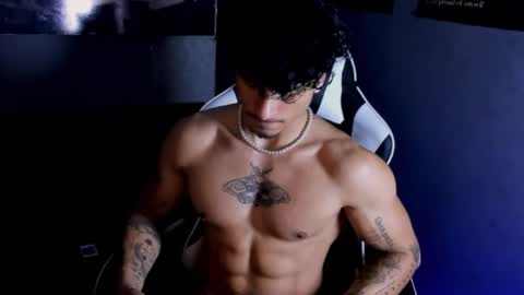 Snapshot of thomas_fit1 chatting on 06-08-26, 12:14 Thomas 3 JUST STAY AND BE MY LAST LOVE online show from 06-08-26, 12:14