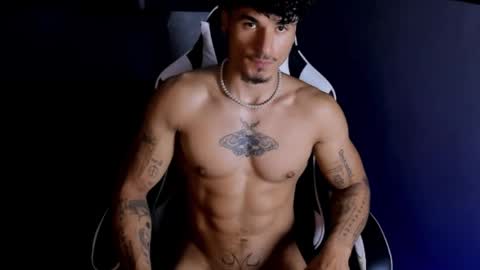Snapshot of thomas_fit1 chatting on 06-08-26, 02:12 Thomas 3 JUST STAY AND BE MY LAST LOVE online show from 06-08-26, 02:12