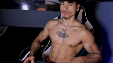 Snapshot of thomas_fit1 chatting on 06-09-26, 03:18 Thomas 3 JUST STAY AND BE MY LAST LOVE online show from 06-09-26, 03:18