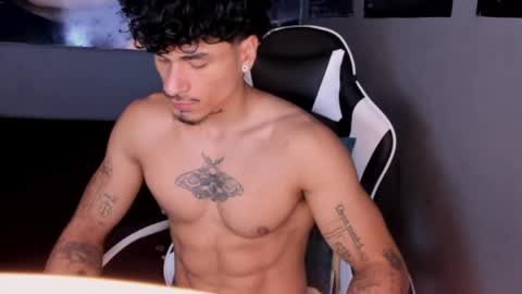 Snapshot of thomas_fit1 chatting on 06-09-26, 06:08 Thomas 3 JUST STAY AND BE MY LAST LOVE online show from 06-09-26, 06:08
