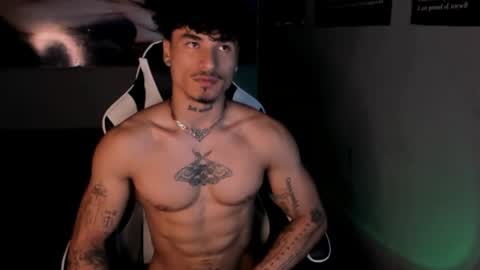 Snapshot of thomas_fit1 chatting on 06-12-26, 03:27 Thomas 3 JUST STAY AND BE MY LAST LOVE online show from 06-12-26, 03:27