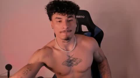 Snapshot of thomas_fit1 chatting on 06-21-26, 04:04 Thomas 3 JUST STAY AND BE MY LAST LOVE online show from 06-21-26, 04:04
