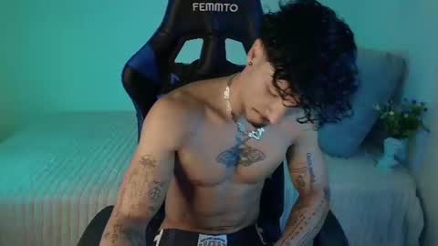 Snapshot of thomas_fit1 chatting on 08-04-26, 01:03 Thomas 3 JUST STAY AND BE MY LAST LOVE online show from 08-04-26, 01:03
