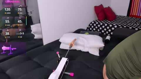 Snapshot of thomass_royy chatting on 12-20-25, 05:14 thomass royy online show from 12-20-25, 05:14