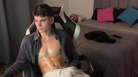 Snapshot of thomassex0 chatting on 06-24-26, 03:49 Thomas online show from 06-24-26, 03:49