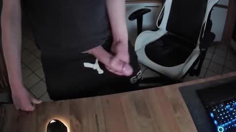 Snapshot of thomsdick chatting on 03-06-25, 08:48 thomsdick online show from 03-06-25, 08:48