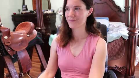 Snapshot of thornbury_rose chatting on 03-08-25, 08:03 ThornburyRose online show from 03-08-25, 08:03