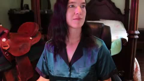 Snapshot of thornbury_rose chatting on 06-17-26, 12:40 ThornburyRose online show from 06-17-26, 12:40