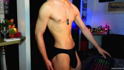 Snapshot of thoroughbredxx chatting on 03-14-26, 05:18 L e a n d e r 25OFF ON MY OF online show from 03-14-26, 05:18