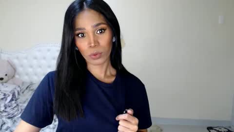 Snapshot of tiara_gurl16 chatting on 11-12-25, 08:15 tiara online show from 11-12-25, 08:15