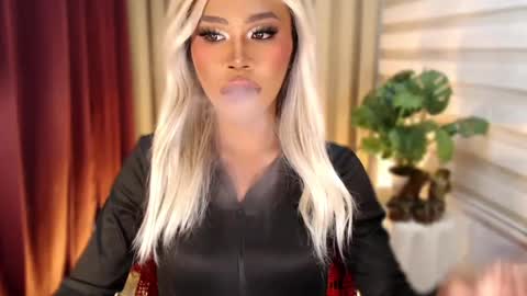 Snapshot of tiara_perezx chatting on 02-23-26, 04:37 Sam online show from 02-23-26, 04:37