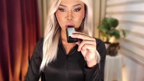 Snapshot of tiara_perezx chatting on 02-25-26, 06:06 Sam online show from 02-25-26, 06:06