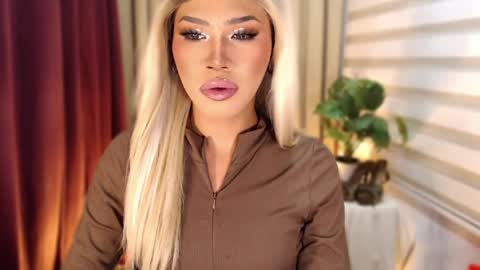 Snapshot of tiara_perezx chatting on 02-26-26, 04:39 Sam online show from 02-26-26, 04:39