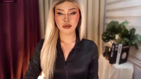 Snapshot of tiara_perezx chatting on 03-04-26, 07:47 Sam online show from 03-04-26, 07:47