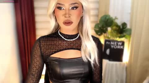 Snapshot of tiara_perezx chatting on 03-09-26, 05:39 Sam online show from 03-09-26, 05:39