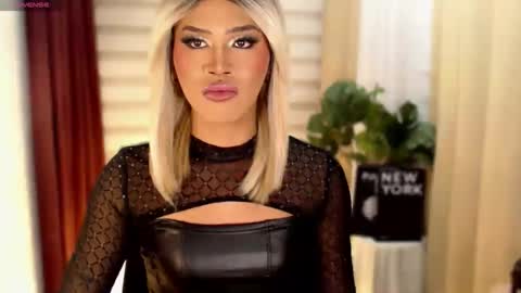 Snapshot of tiara_perezx chatting on 03-11-26, 04:57 Sam online show from 03-11-26, 04:57