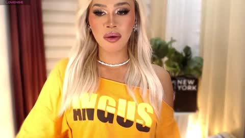 Snapshot of tiara_perezx chatting on 03-13-26, 06:36 Sam online show from 03-13-26, 06:36