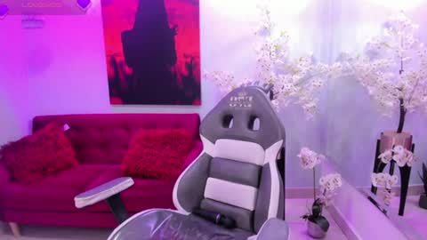 Tiara  online show from 06-17-26, 12:24