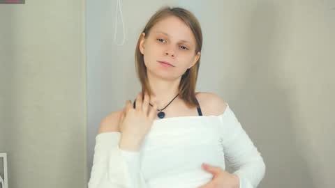 Lily online show from 03-10-26, 08:41