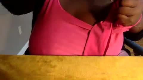 Snapshot of tierrahenri chatting on 02-19-25, 07:16 Tierra Henri online show from 02-19-25, 07:16