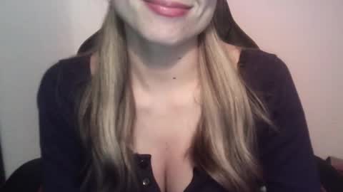 Snapshot of tifanny_a chatting on 03-04-25, 11:22 Tifanny online show from 03-04-25, 11:22