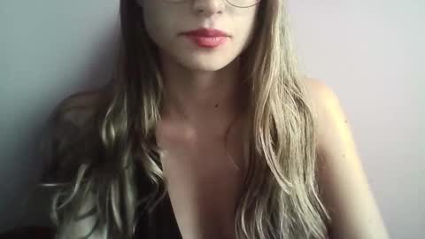 Snapshot of tifanny_a chatting on 09-11-25, 10:32 Tifanny online show from 09-11-25, 10:32