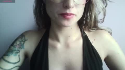 Snapshot of tifanny_a chatting on 09-23-25, 09:18 Tifanny online show from 09-23-25, 09:18