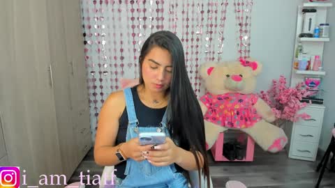 Snapshot of tifany_tay2 chatting on 03-31-26, 06:03 hey am julietha online show from 03-31-26, 06:03