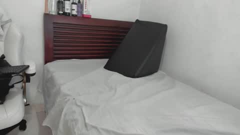 Snapshot of tifanymonroehot chatting on 10-28-25, 11:14 tifanymonroehot online show from 10-28-25, 11:14