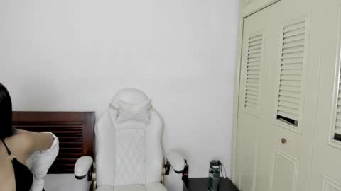 Snapshot of tifanymonroehot chatting on 12-21-25, 11:17 tifanymonroehot online show from 12-21-25, 11:17