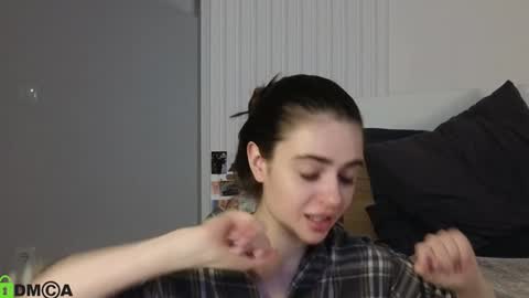 Snapshot of tiffany_loong chatting on 02-02-25, 09:23 tiffany online show from 02-02-25, 09:23